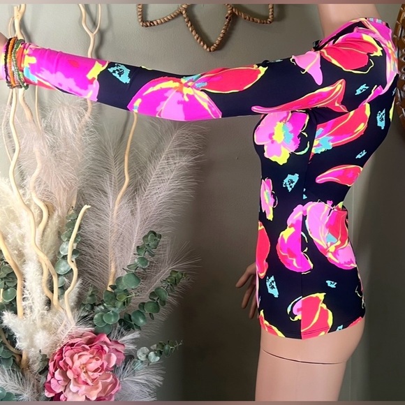 NWT Maaji Floral LongSleeve Rash Guard Swim Top MED Bright Floral Print on Black - Picture 3 of 16